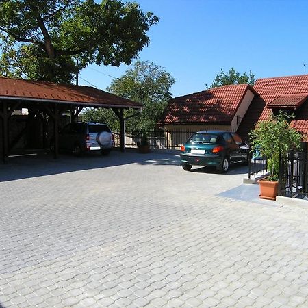 Penzion Pod Hradom Trenčín Exterior foto